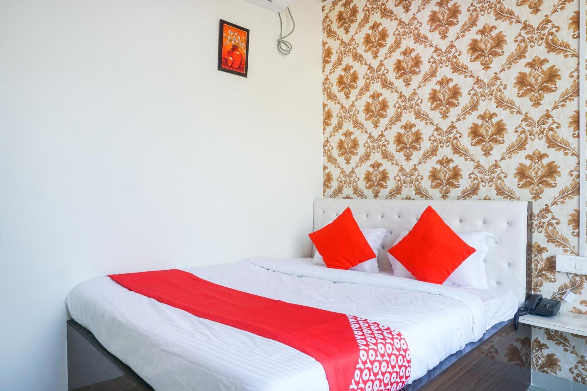 Phursungi Hotel O Nitya Executive מראה חיצוני תמונה