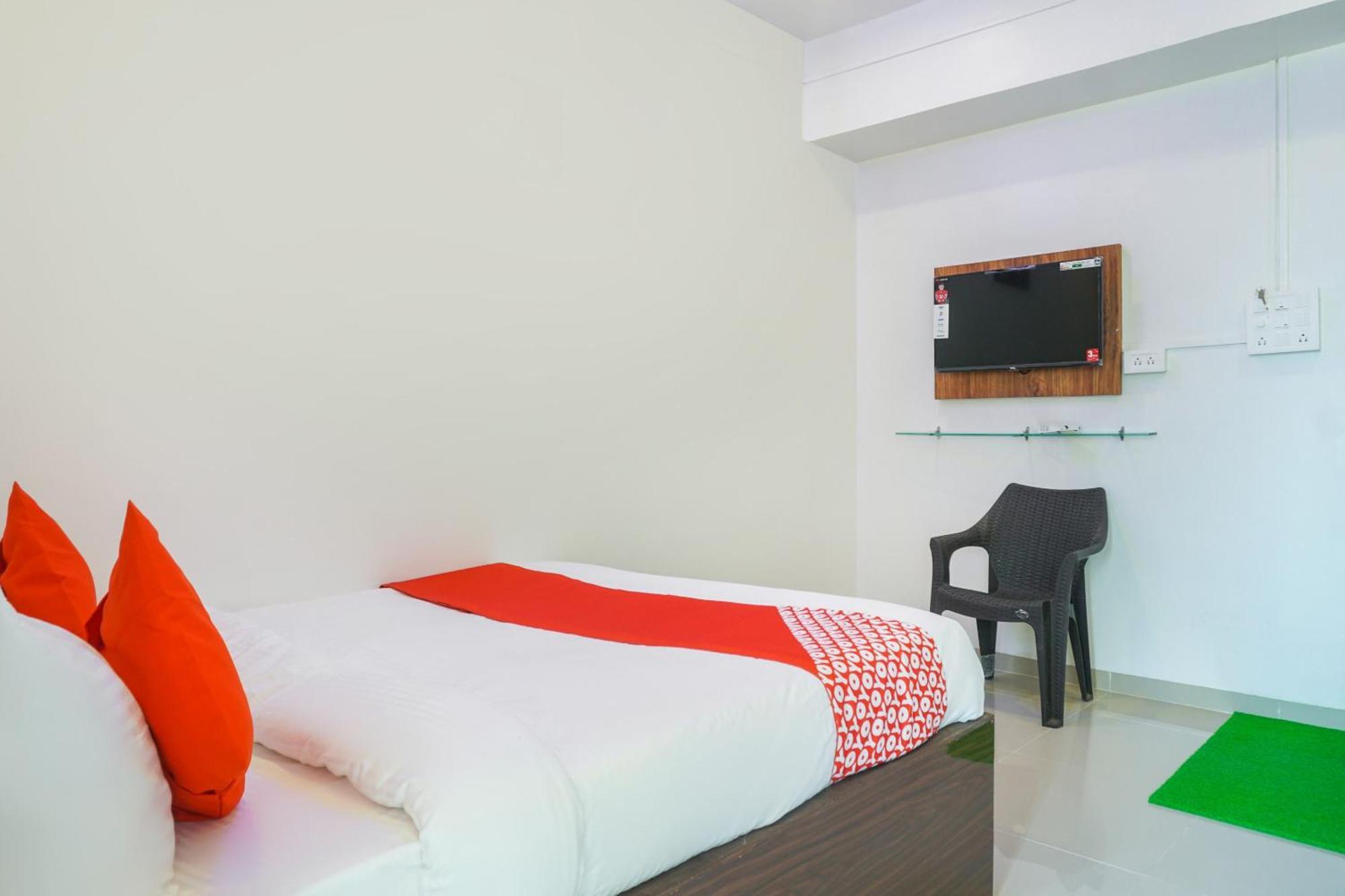 Phursungi Hotel O Nitya Executive מראה חיצוני תמונה
