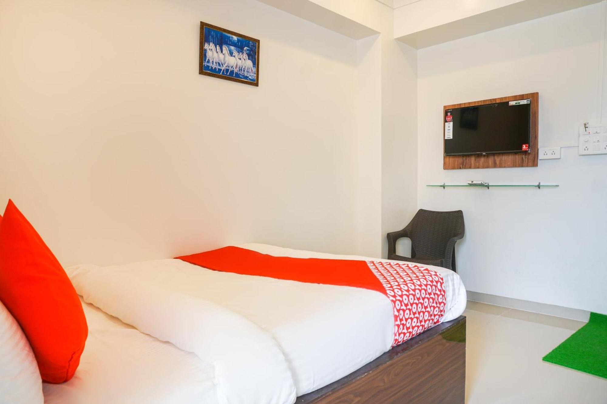 Phursungi Hotel O Nitya Executive מראה חיצוני תמונה