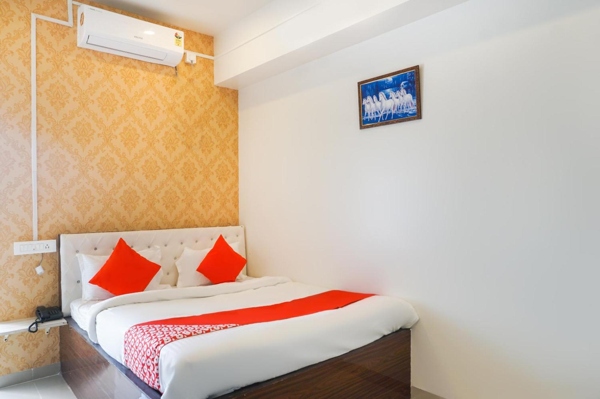 Phursungi Hotel O Nitya Executive מראה חיצוני תמונה