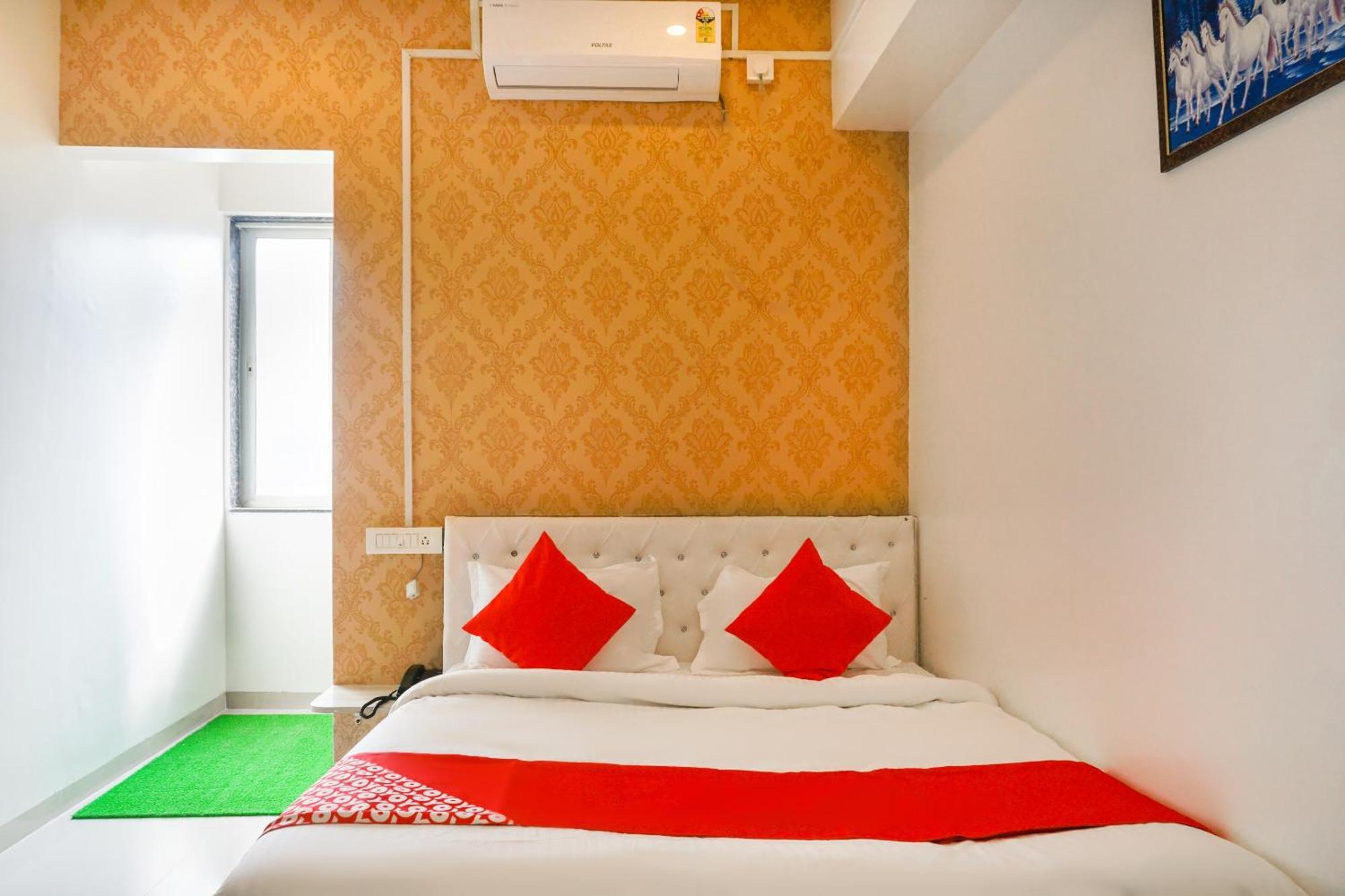 Phursungi Hotel O Nitya Executive מראה חיצוני תמונה