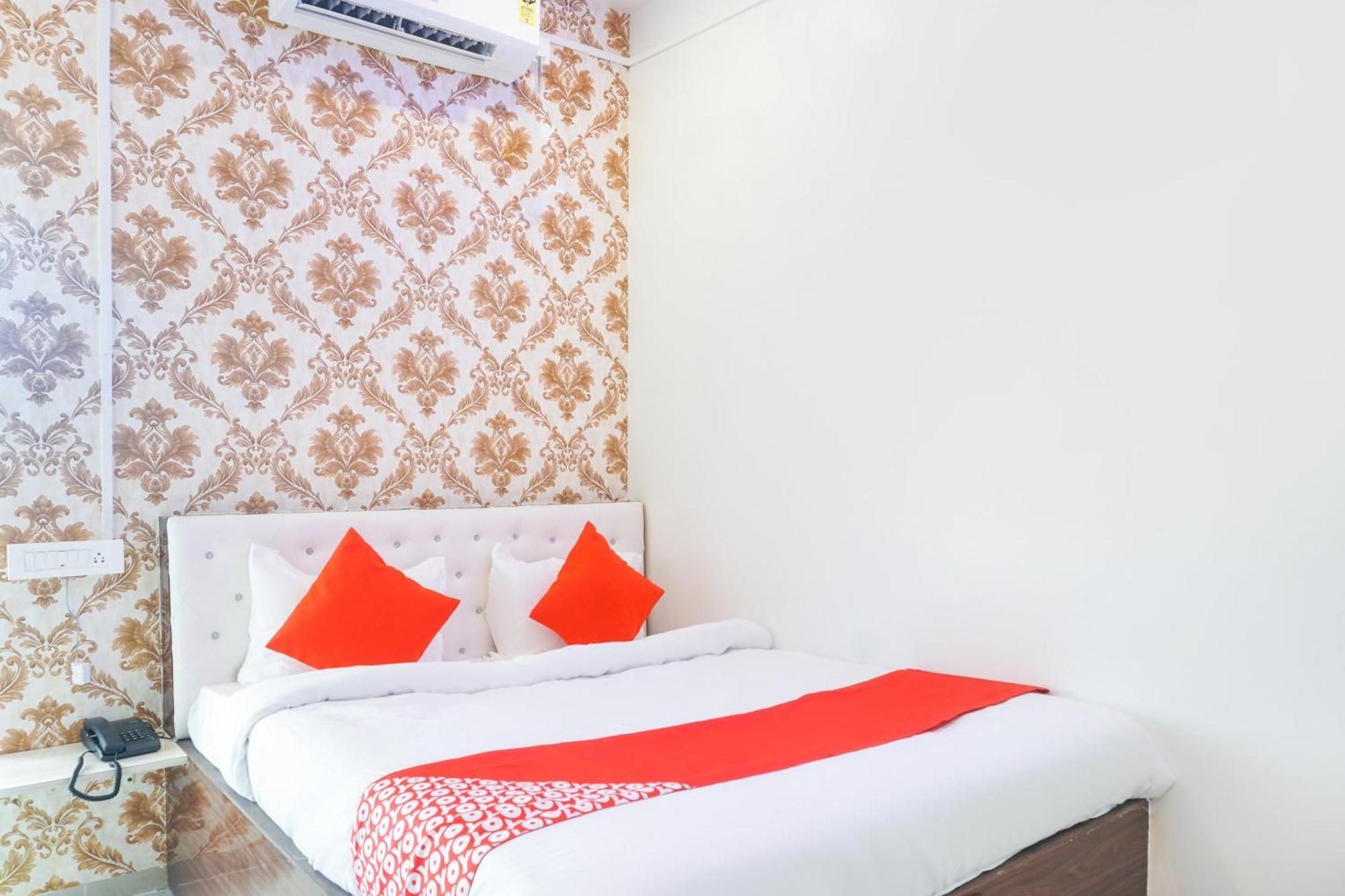 Phursungi Hotel O Nitya Executive מראה חיצוני תמונה